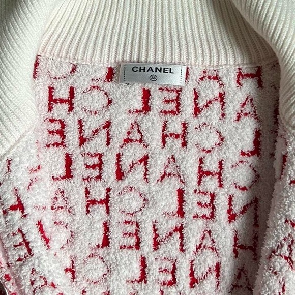 CHANEL 2007 FLUFFY RED AND WHITE ZIP UP - Picture 3 of 6